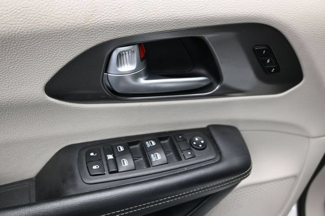 Certified 2024 Chrysler Pacifica Touring-L FWD image 20