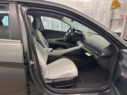 New 2026 Hyundai Elantra Limited image 25