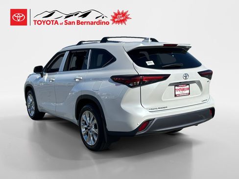New 2026 Toyota Highlander Limited image 3
