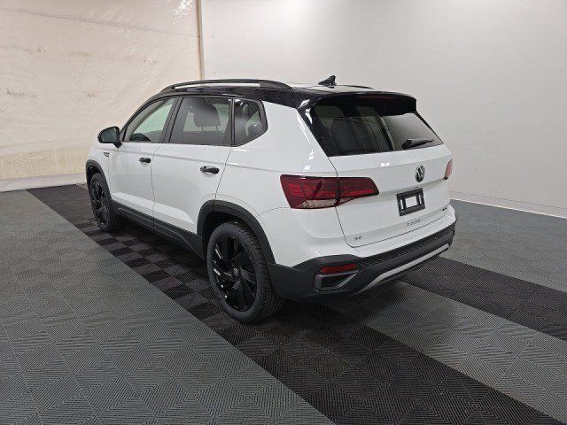 Used 2024 Volkswagen Taos SE AWD/4WD image 6
