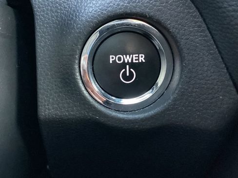 Used 2025 Toyota RAV4 XLE AWD/4WD image 21