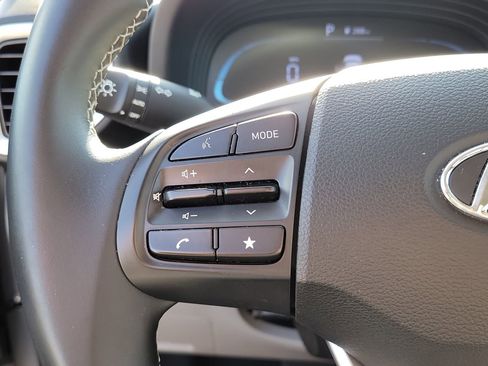 Used 2023 Hyundai Venue SEL FWD image 29