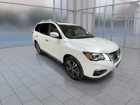 Used 2019 Nissan Pathfinder Platinum image 2