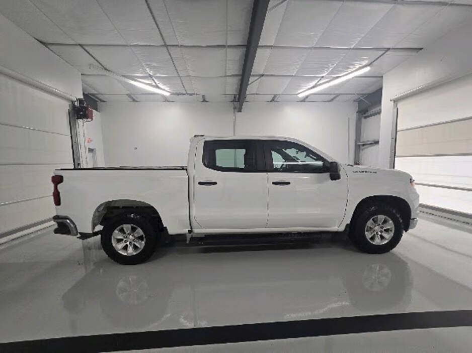 Used 2023 Chevrolet Silverado 1500 W/T w/ Trailering Package AWD/4WD image 11