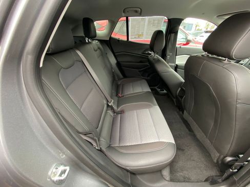 Used 2025 Chevrolet Trax LT image 39
