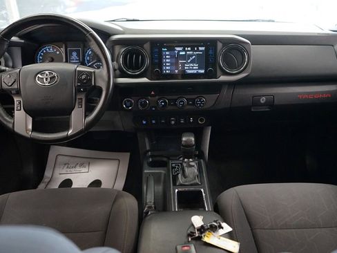 Used 2018 Toyota Tacoma TRD Sport w/ Technology Package image 33