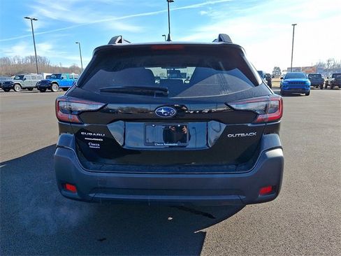 Used 2023 Subaru Outback Premium image 9