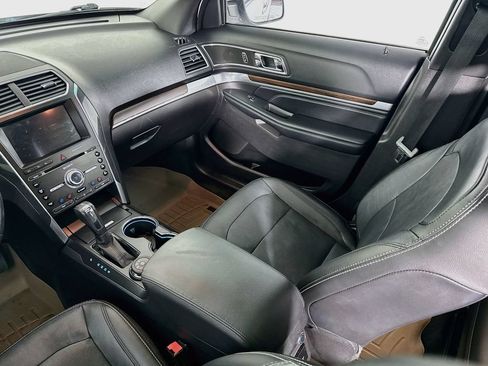 Used 2017 Ford Explorer Limited w/ Equipment Group 303A AWD/4WD image 25