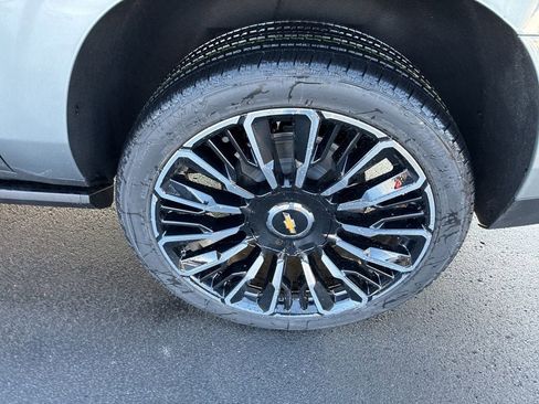 New 2026 Chevrolet Suburban High Country image 45