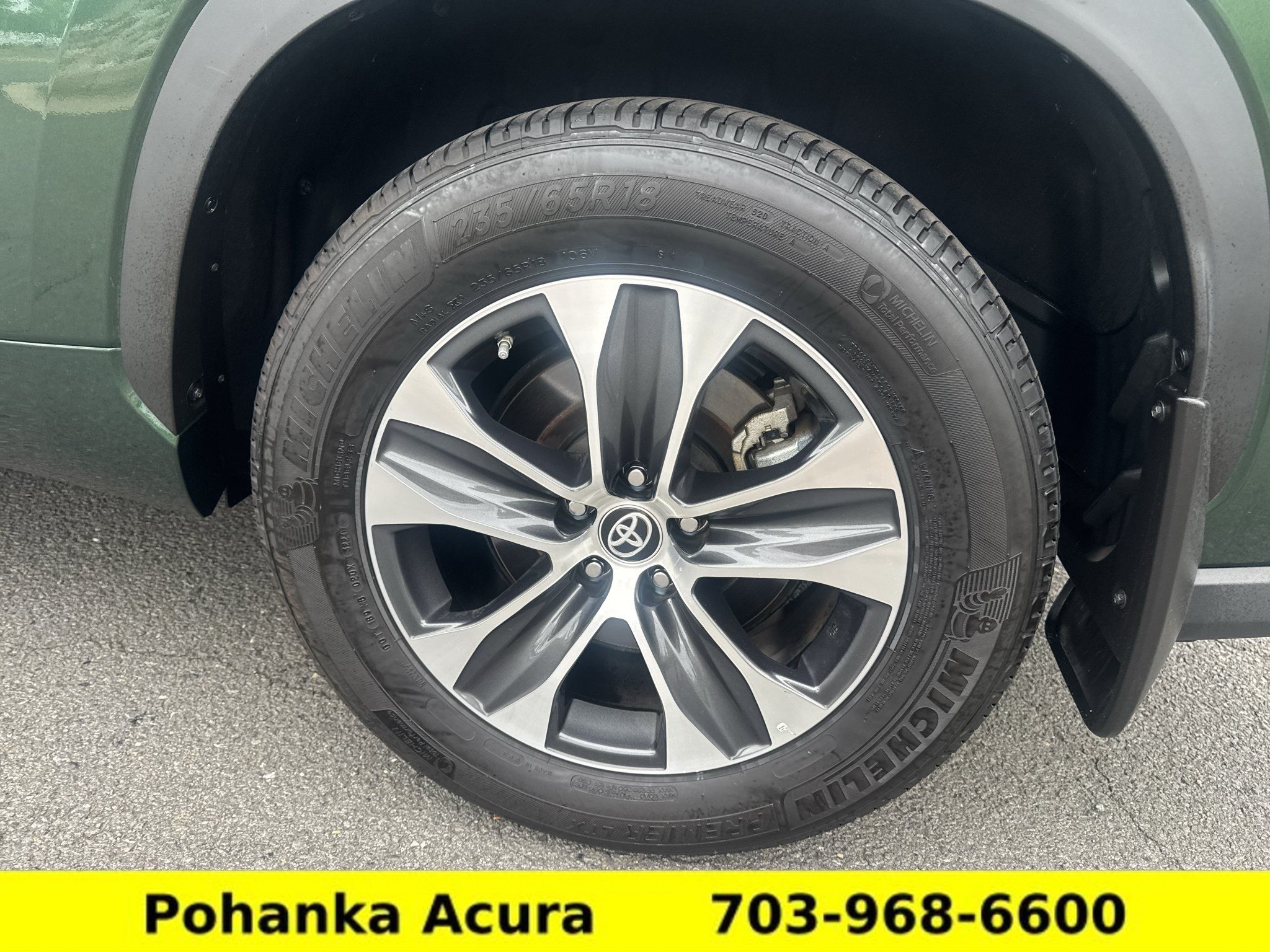 Used 2024 Toyota Highlander XLE AWD/4WD image 37
