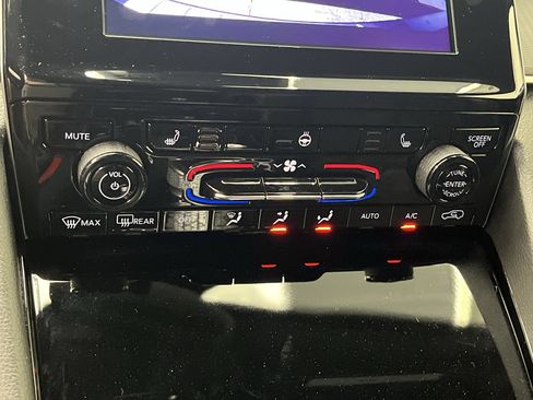 Used 2023 Jeep Grand Cherokee Altitude AWD/4WD image 21
