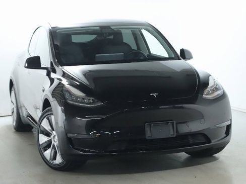 Used 2021 Tesla Model Y Long Range image 2