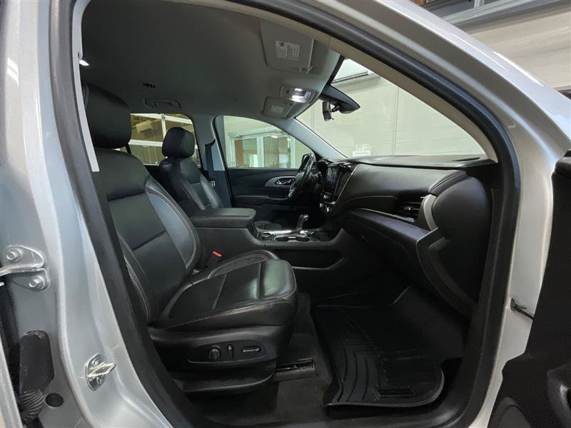 Used 2020 Chevrolet Traverse RS FWD image 31