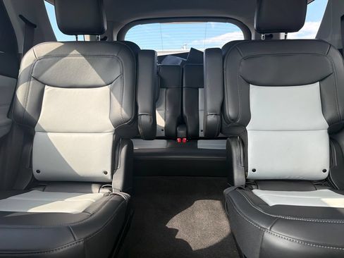 Used 2024 Ford Explorer XLT w/ Equipment Group 202A AWD/4WD image 20