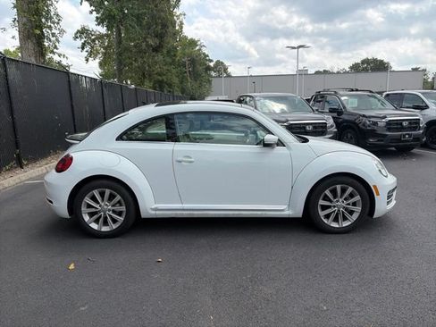 Used 2019 Volkswagen Beetle 2.0T SE FWD image 4