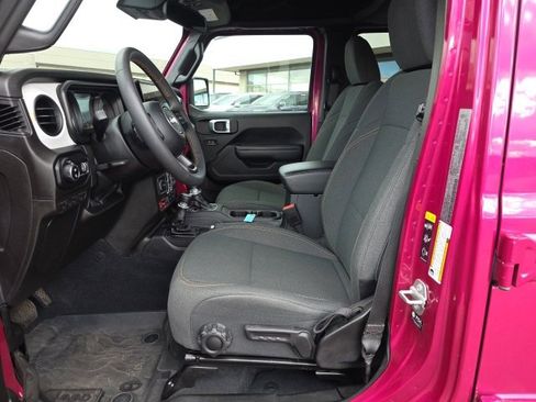 Used 2024 Jeep Gladiator Sport image 13