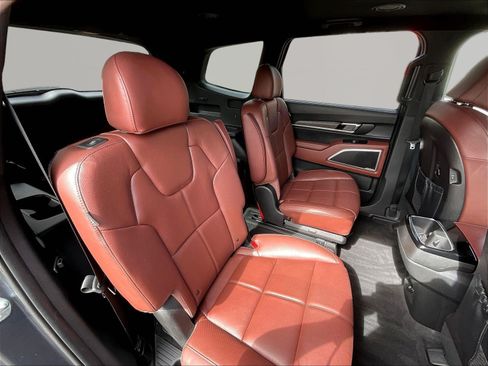 Used 2023 Kia Telluride EX w/ EX Captain's Chair Package FWD image 25