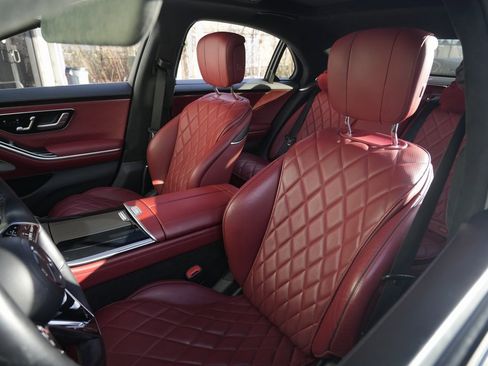 Used 2022 Mercedes-Benz S 580 4MATIC Sedan w/ AMG Line Package image 17