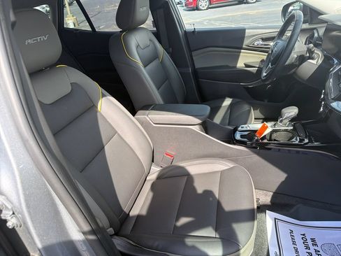 Used 2024 Chevrolet Trax ACTIV w/ Sunroof Package FWD image 15