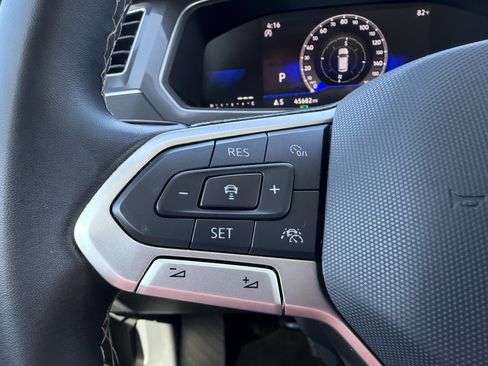 Used 2024 Volkswagen Tiguan SE image 28