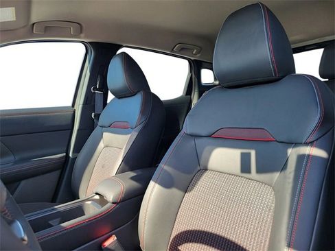 New 2025 Nissan Kicks SR image 15