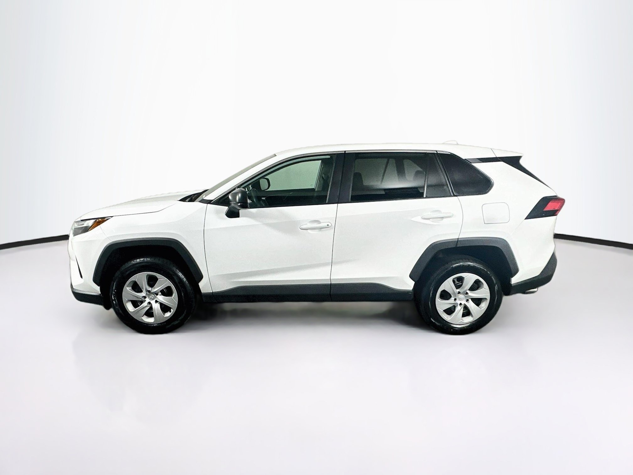Used 2024 Toyota RAV4 LE AWD/4WD image 4