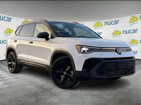 New 2026 Volkswagen Taos SE image 1