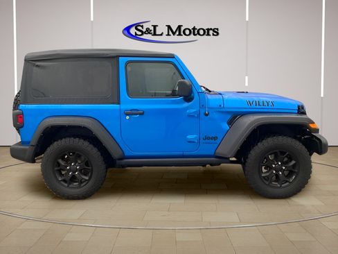 Used 2022 Jeep Wrangler Sport AWD/4WD image 2