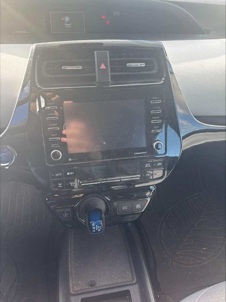 Used 2021 Toyota Prius LE FWD image 11