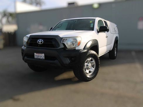 Used 2015 Toyota Tacoma PreRunner image 28