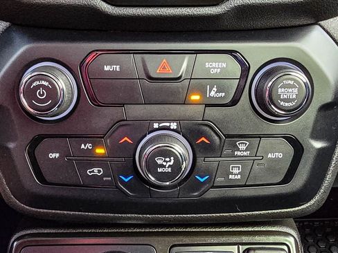 Used 2023 Jeep Renegade Altitude w/ Convenience Group I AWD/4WD image 20