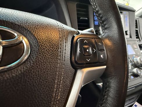 Used 2017 Toyota Sienna SE image 17