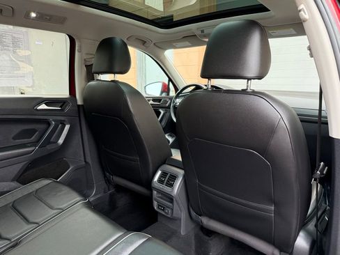 Used 2018 Volkswagen Tiguan SEL Premium image 22