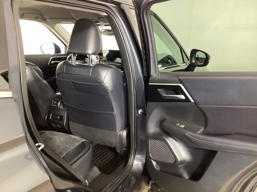 Used 2024 Mitsubishi Outlander SE Black Edition FWD image 26