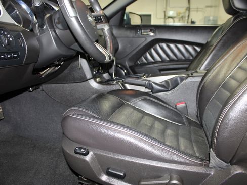 Used 2010 Ford Mustang GT RWD image 21