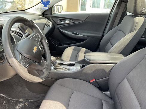 Used 2021 Chevrolet Malibu LT image 2