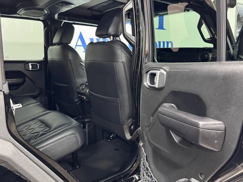 Used 2019 Jeep Wrangler Unlimited Sport S AWD/4WD image 17