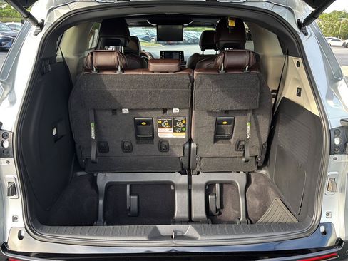 Used 2023 Toyota Sienna Platinum FWD image 35