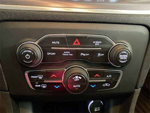 Used 2019 Dodge Charger SXT w/ Cold Weather Package image 40