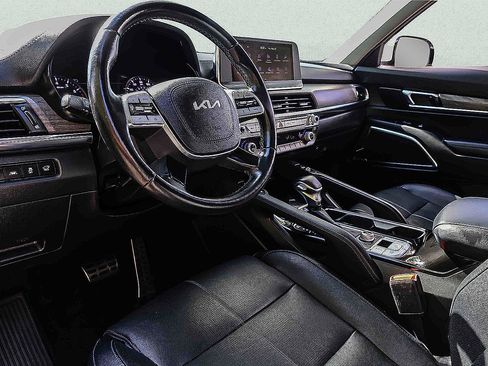 Certified 2022 Kia Telluride SX w/ Nightfall Edition Package AWD/4WD image 7