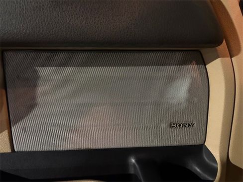 Used 2012 Ford F150 Lariat w/ Lariat Chrome Pkg image 19