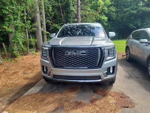 Used 2023 GMC Yukon Denali Ultimate AWD/4WD image 2