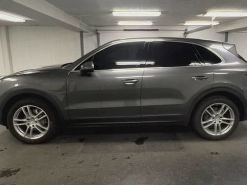 Used 2020 Porsche Cayenne AWD/4WD image 5