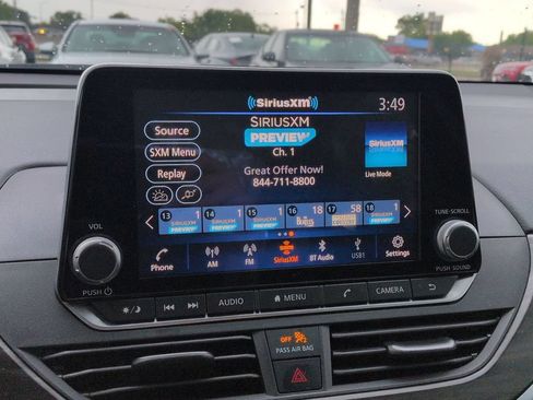 Used 2025 Nissan Altima 2.5 SV FWD image 18