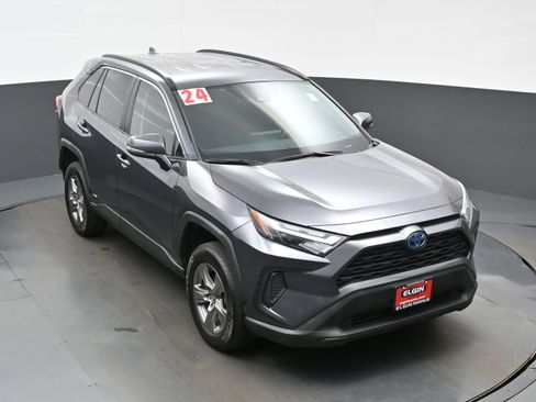 Used 2024 Toyota RAV4 LE AWD/4WD image 32