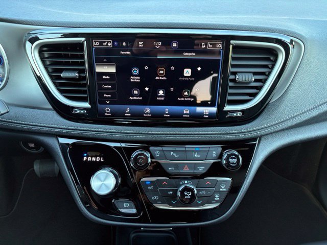 New 2027 Chrysler Pacifica Select AWD/4WD image 30