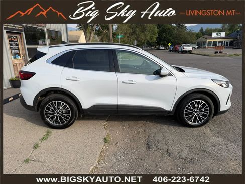 Used 2025 Ford Escape SE w/ Class II Trailer Tow Package FWD image 6