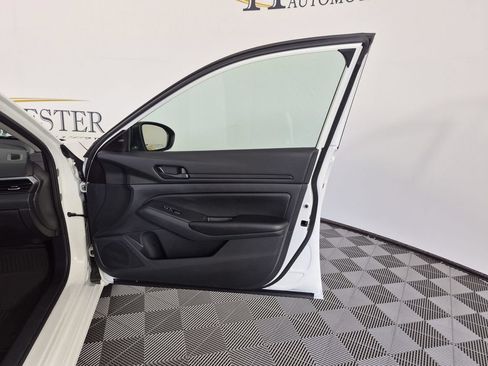 Used 2024 Nissan Altima 2.5 S FWD image 35