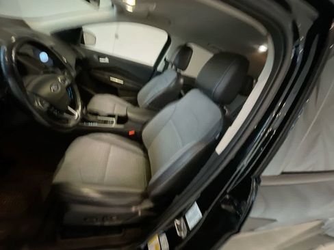 Used 2017 Ford Escape SE w/ Equipment Group 201A AWD/4WD image 11