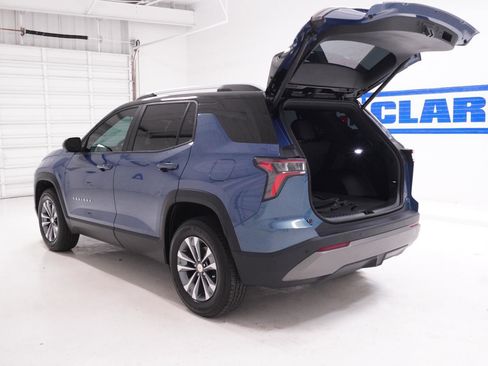 Used 2025 Chevrolet Equinox LT w/ Convenience Package II FWD image 9